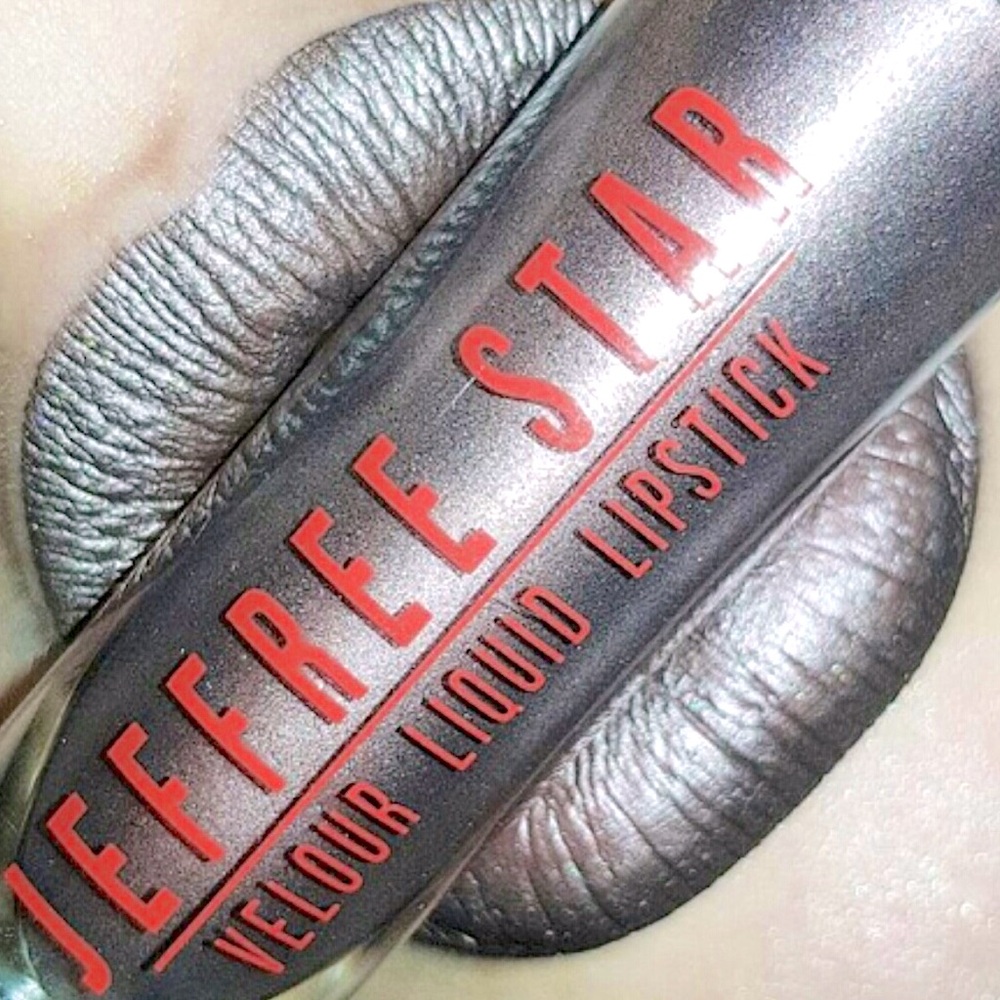 💄 NIB New Jeffree Star Restraint Velour Liquid Lipstick Metallic